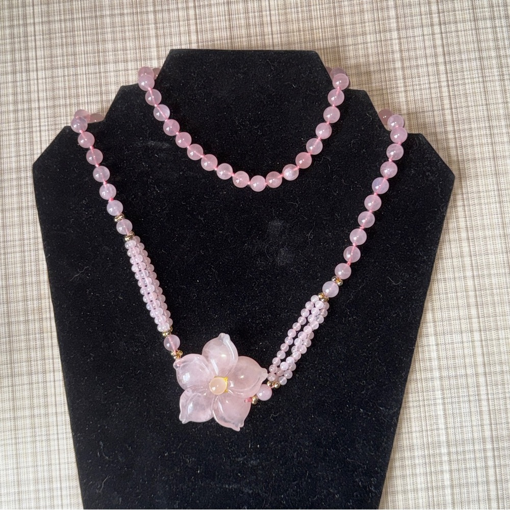 Elegant Rose Quartz Beaded Necklace with Floral Accent
